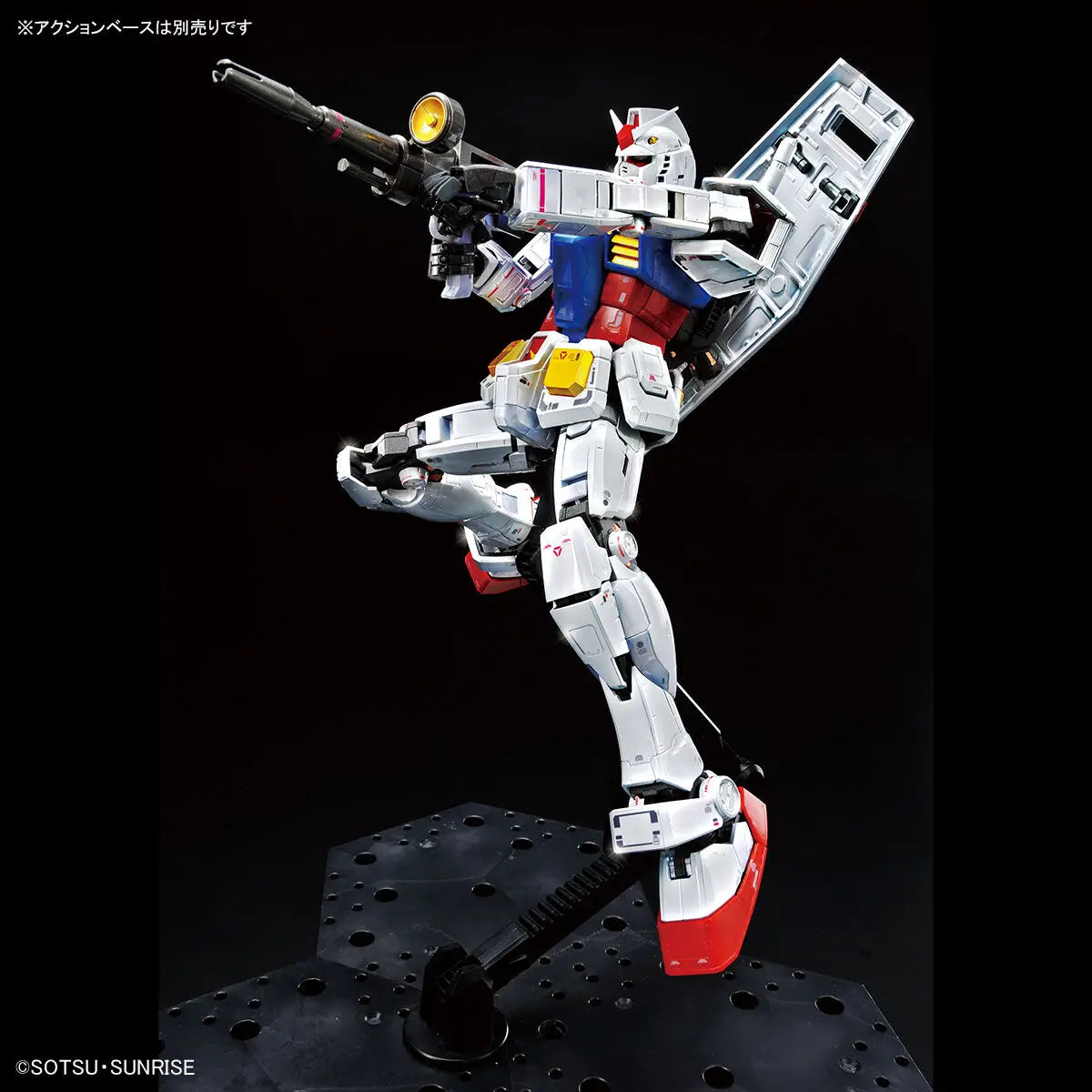 MG 1/100 THE GUNDAM BASE LIMITED RX-78-2 GUNDAM Ver.3.0 [TITANIUM FINISH]
